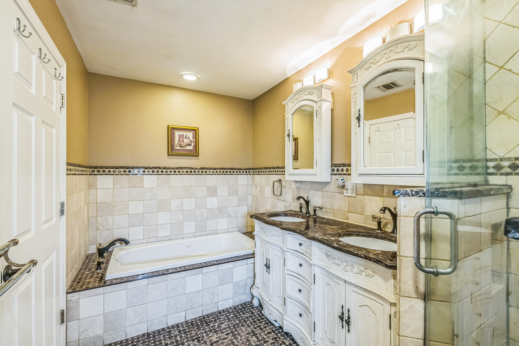 Elmwood Park, New Jersey, 07407, United States, 4 Bedrooms Bedrooms, ,3 BathroomsBathrooms,Residential,For Sale,1921760