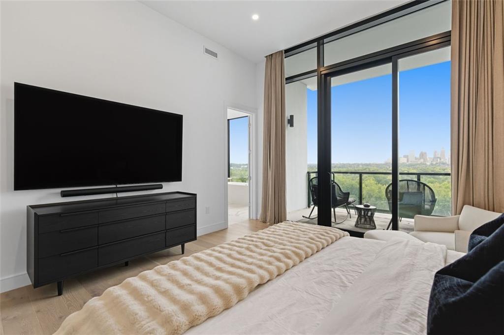 Atlanta, Georgia, 30305, United States, 2 Bedrooms Bedrooms, ,3 BathroomsBathrooms,Residential,For Sale,1979191