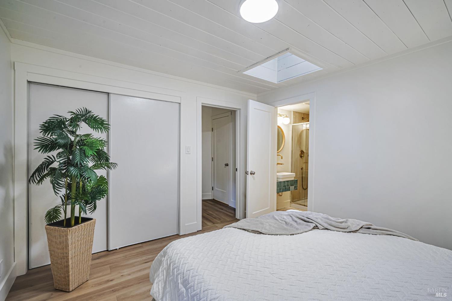 Cazadero, California, 95421, United States, 2 Bedrooms Bedrooms, ,2 BathroomsBathrooms,Residential,For Sale,1857736