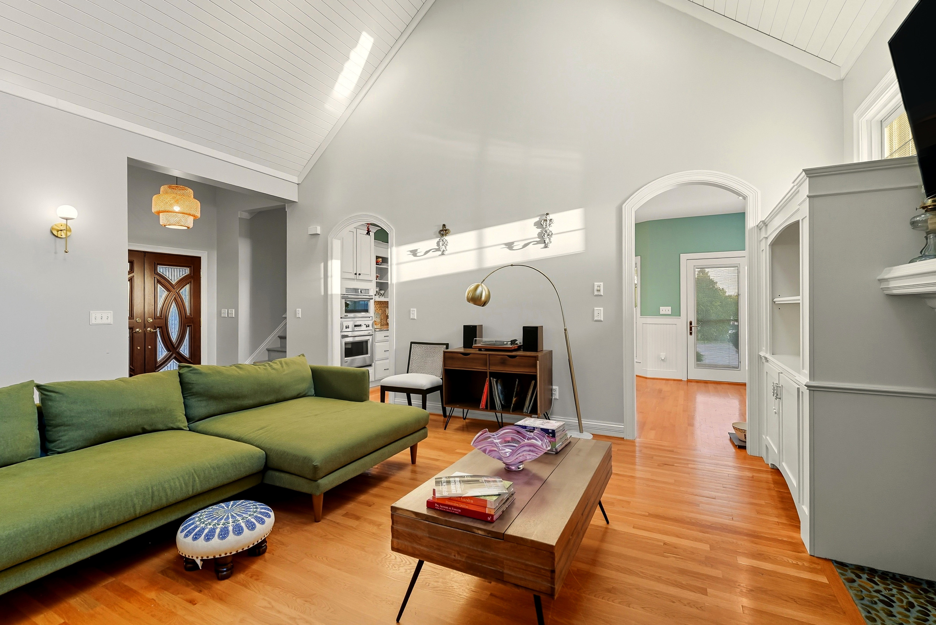 Louisville, Kentucky, 40220, United States, 3 Bedrooms Bedrooms, ,4 BathroomsBathrooms,Residential,For Sale,1979535