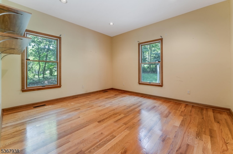 Raritan Twp., New Jersey, 08822, United States, 4 Bedrooms Bedrooms, ,3 BathroomsBathrooms,Residential,For Sale,1988299