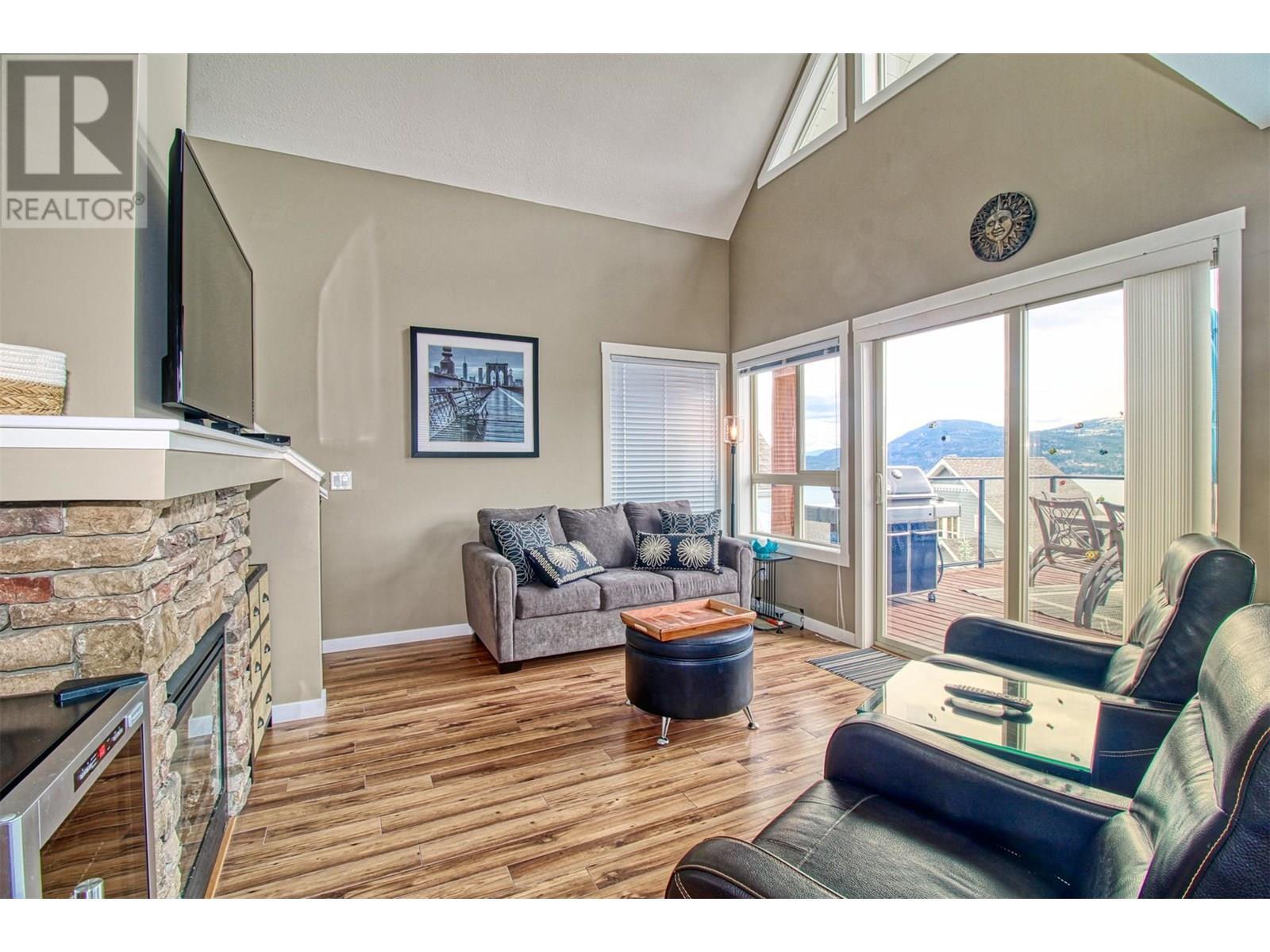 KELOWNA, British Columbia, V1Z 3R8, CA, 3 Bedrooms Bedrooms, ,2 BathroomsBathrooms,Residential,For Sale,1892697