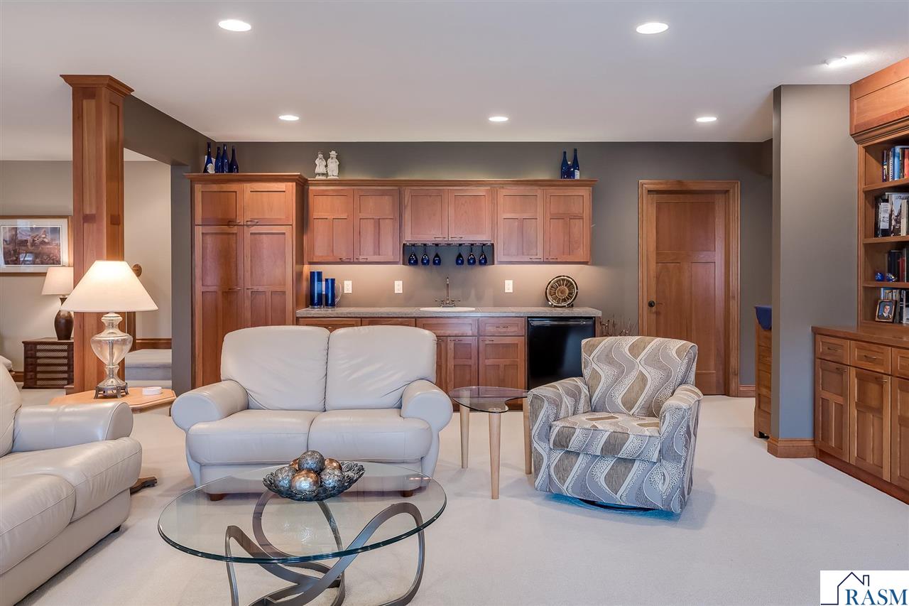 Mankato, Minnesota, 56001, United States, 3 Bedrooms Bedrooms, ,2 BathroomsBathrooms,Residential,For Sale,1982289