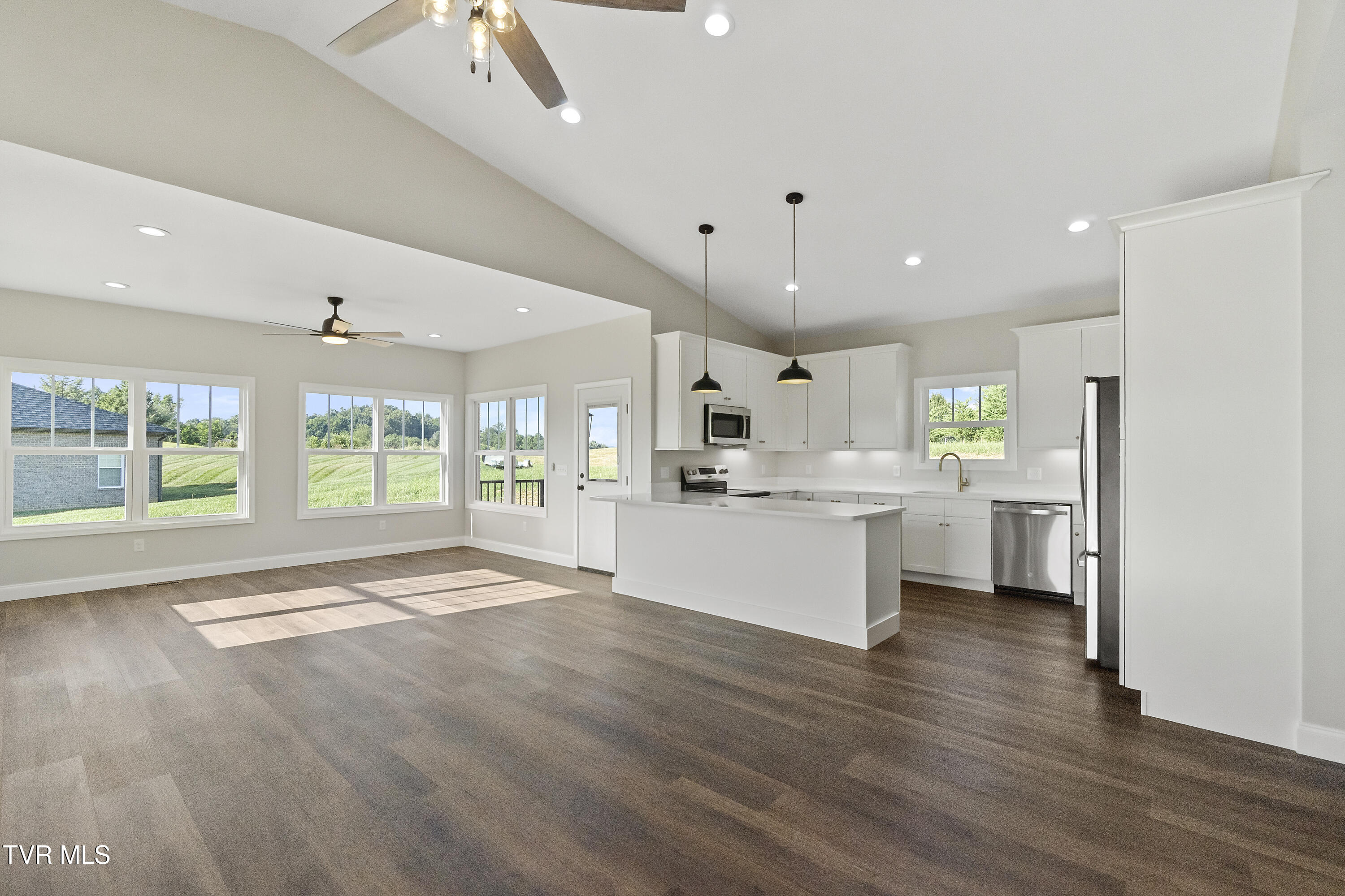 Greeneville, Tennessee, 37745, United States, 3 Bedrooms Bedrooms, ,2 BathroomsBathrooms,Residential,For Sale,1984464