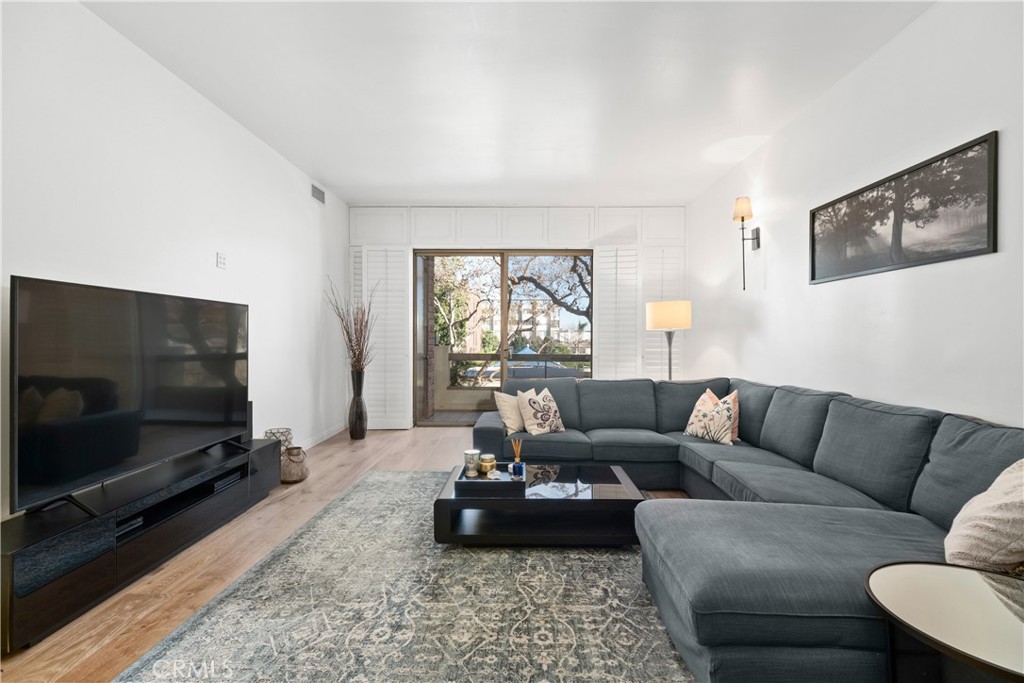 Beverly Hills, California, 90212, United States, 2 Bedrooms Bedrooms, ,2 BathroomsBathrooms,Residential,For Sale,1912615