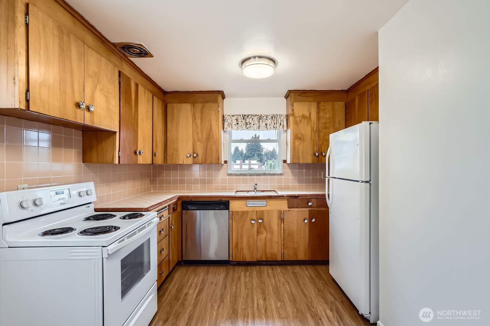 Seattle, Washington, 98125, United States, ,Residential,For Sale,1928074