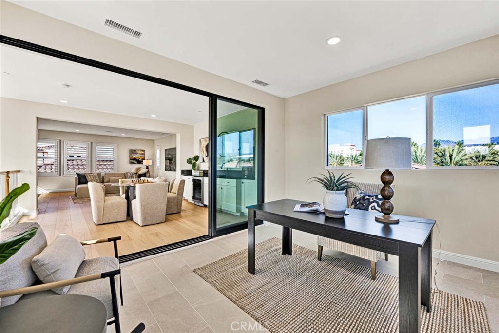 Lake Forest, California, 92630, United States, 4 Bedrooms Bedrooms, ,5 BathroomsBathrooms,Residential,For Sale,1988147