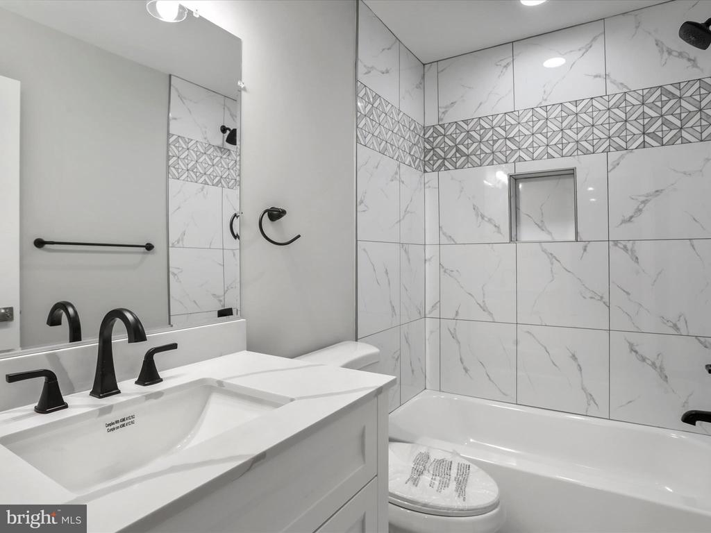 Woodstock, Virginia, 22664, United States, 5 Bedrooms Bedrooms, ,3 BathroomsBathrooms,Residential,For Sale,1982458