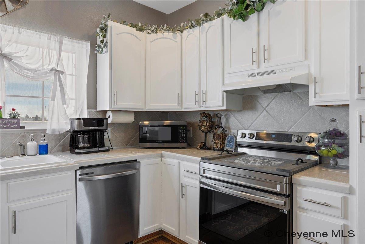 Cheyenne, Wyoming, 82009, United States, 4 Bedrooms Bedrooms, ,3 BathroomsBathrooms,Residential,For Sale,1787891