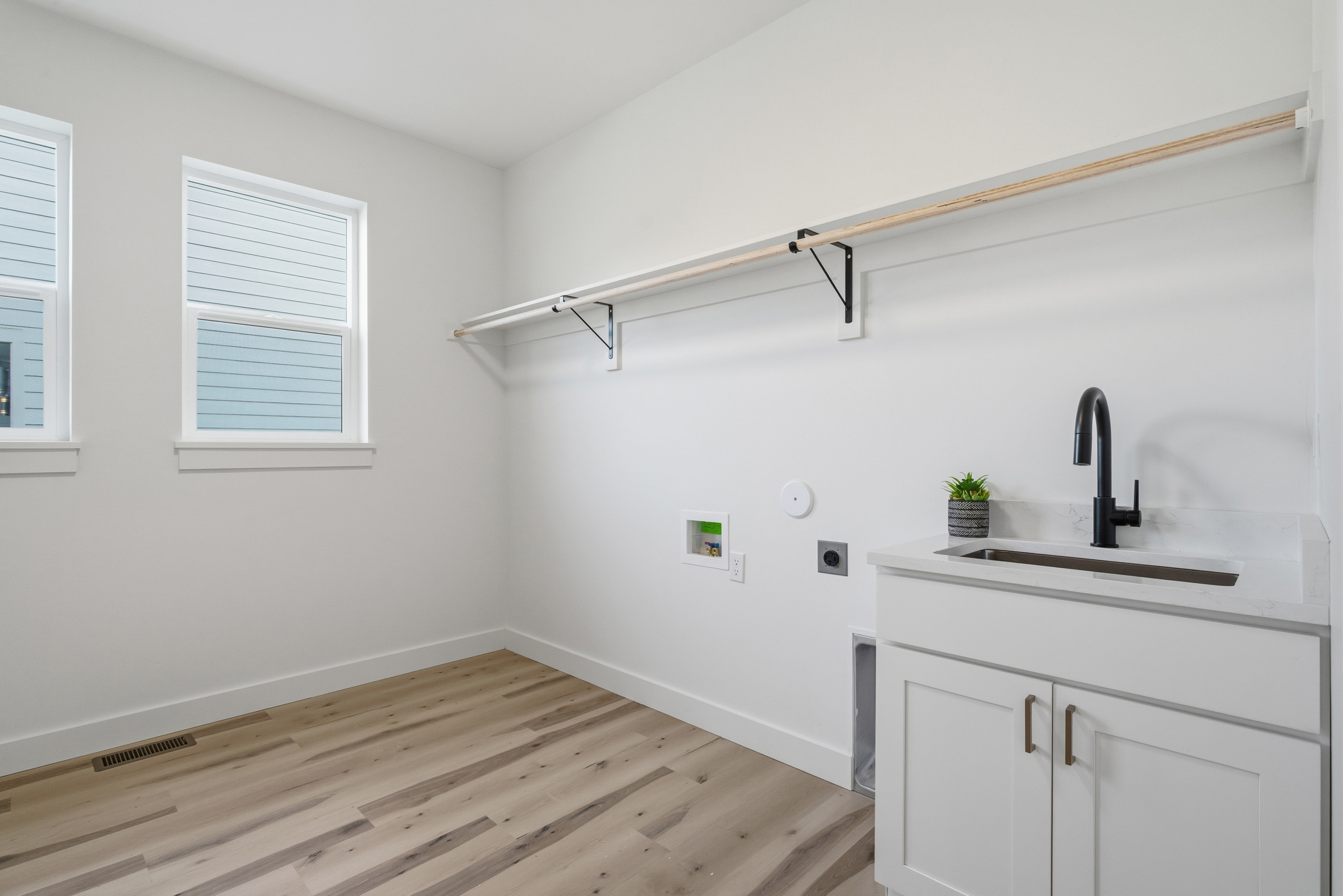 Sandpoint, Idaho, 83864, United States, 3 Bedrooms Bedrooms, ,3 BathroomsBathrooms,Residential,For Sale,1992374