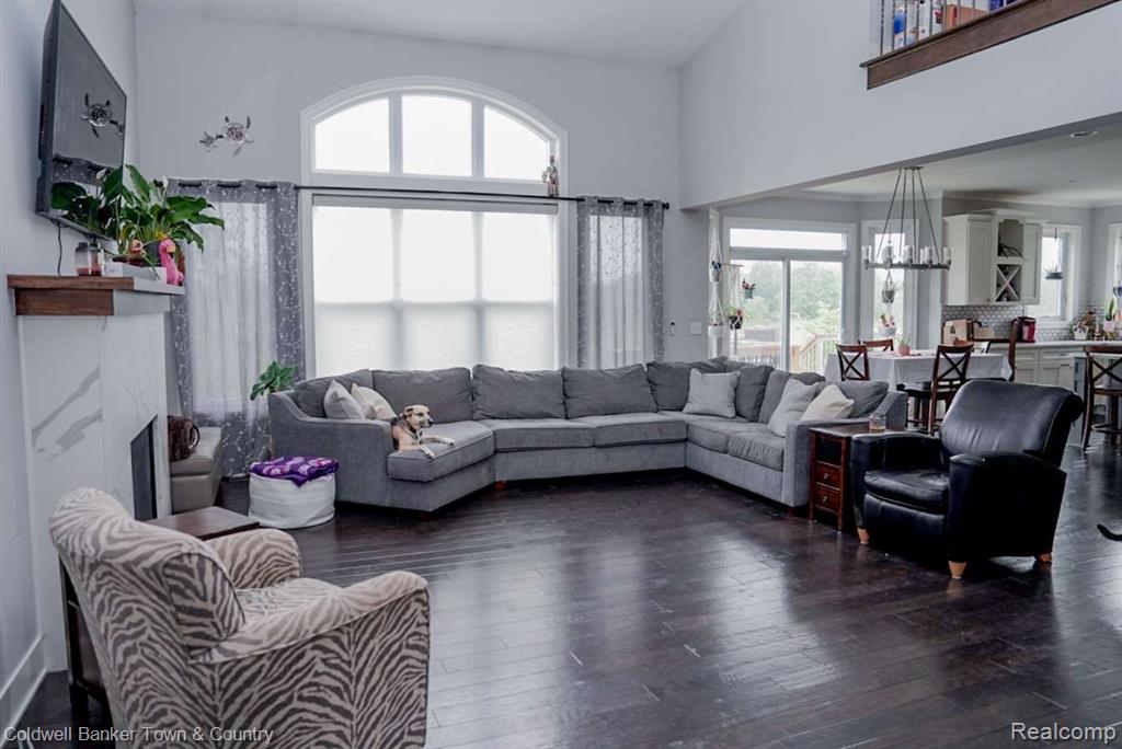 Brighton, Michigan, 48114, United States, 4 Bedrooms Bedrooms, ,5 BathroomsBathrooms,Residential,For Sale,1837893