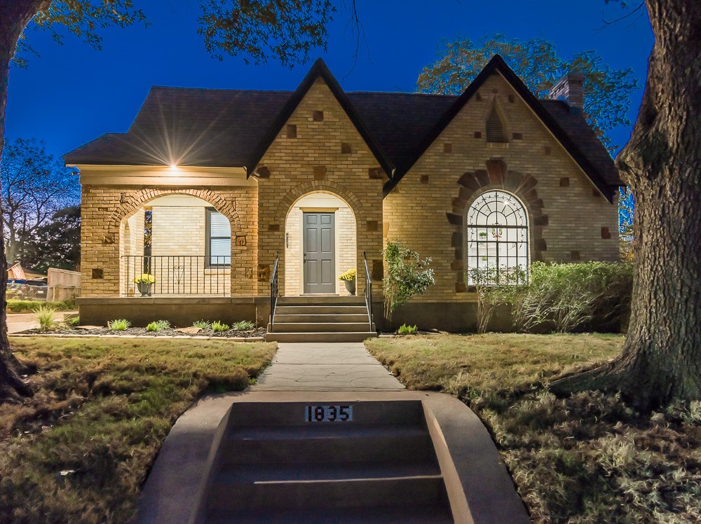 Dallas, Texas, 75203, United States, 2 Bedrooms Bedrooms, ,2 BathroomsBathrooms,Residential,For Sale,1993579