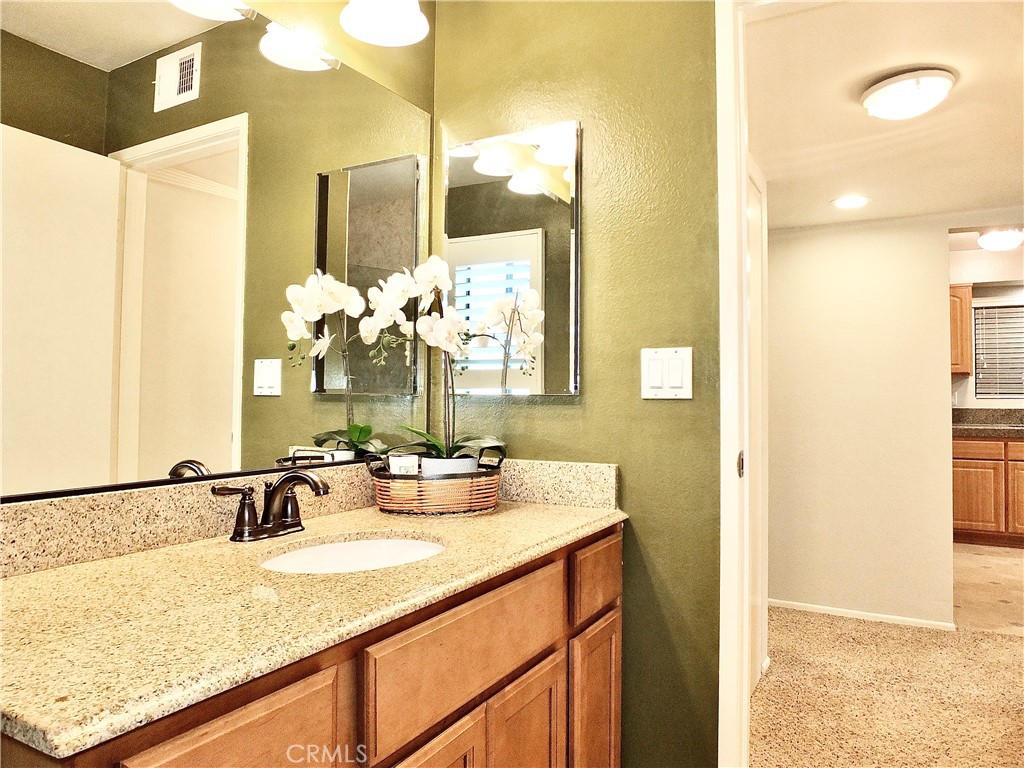 Signal Hill, California, 90755, United States, 2 Bedrooms Bedrooms, ,1 BathroomBathrooms,Residential,For Sale,1970804