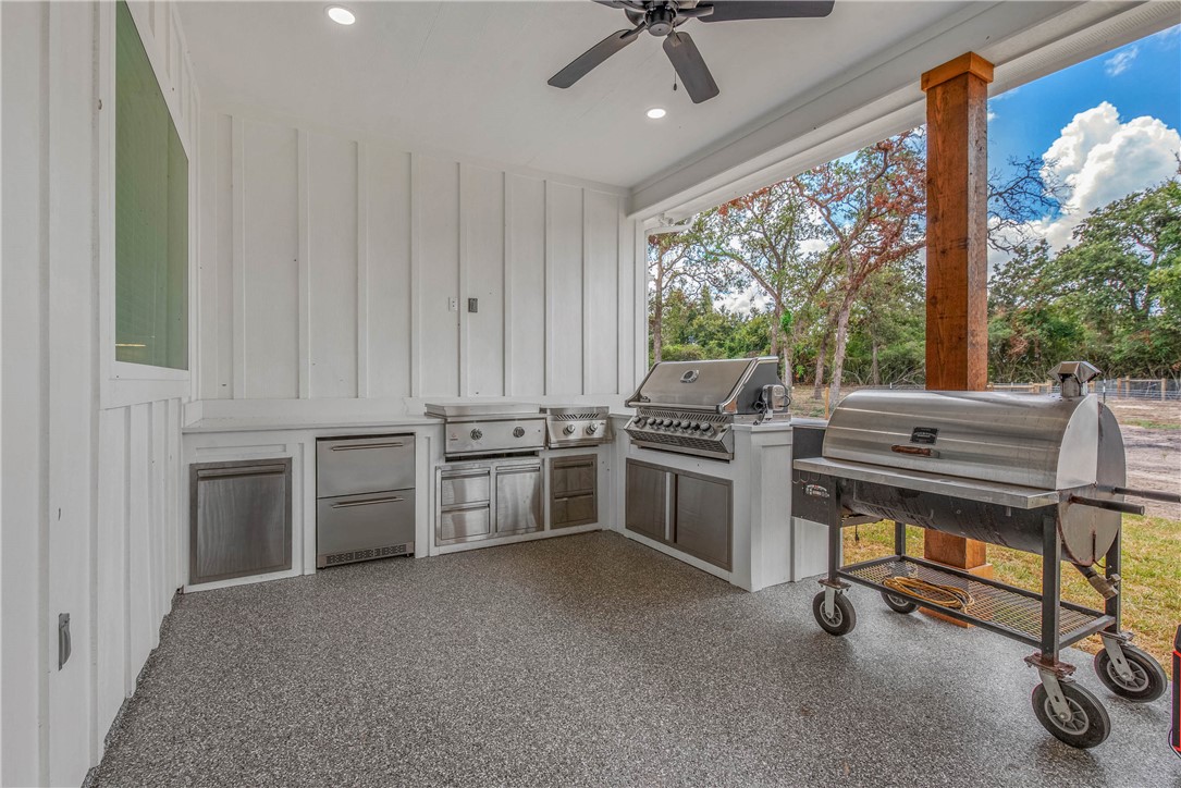 Franklin, Texas, 77856, United States, 4 Bedrooms Bedrooms, ,4 BathroomsBathrooms,Residential,For Sale,1982097