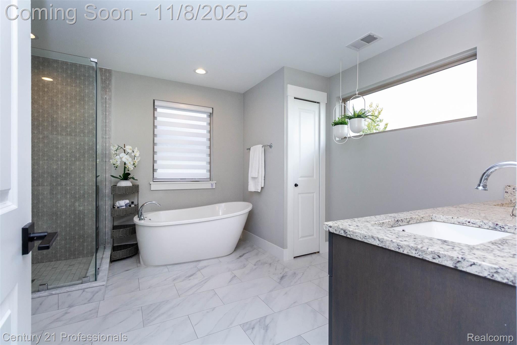 Macomb, Michigan, 48044, United States, 4 Bedrooms Bedrooms, ,3 BathroomsBathrooms,Residential,For Sale,1985765