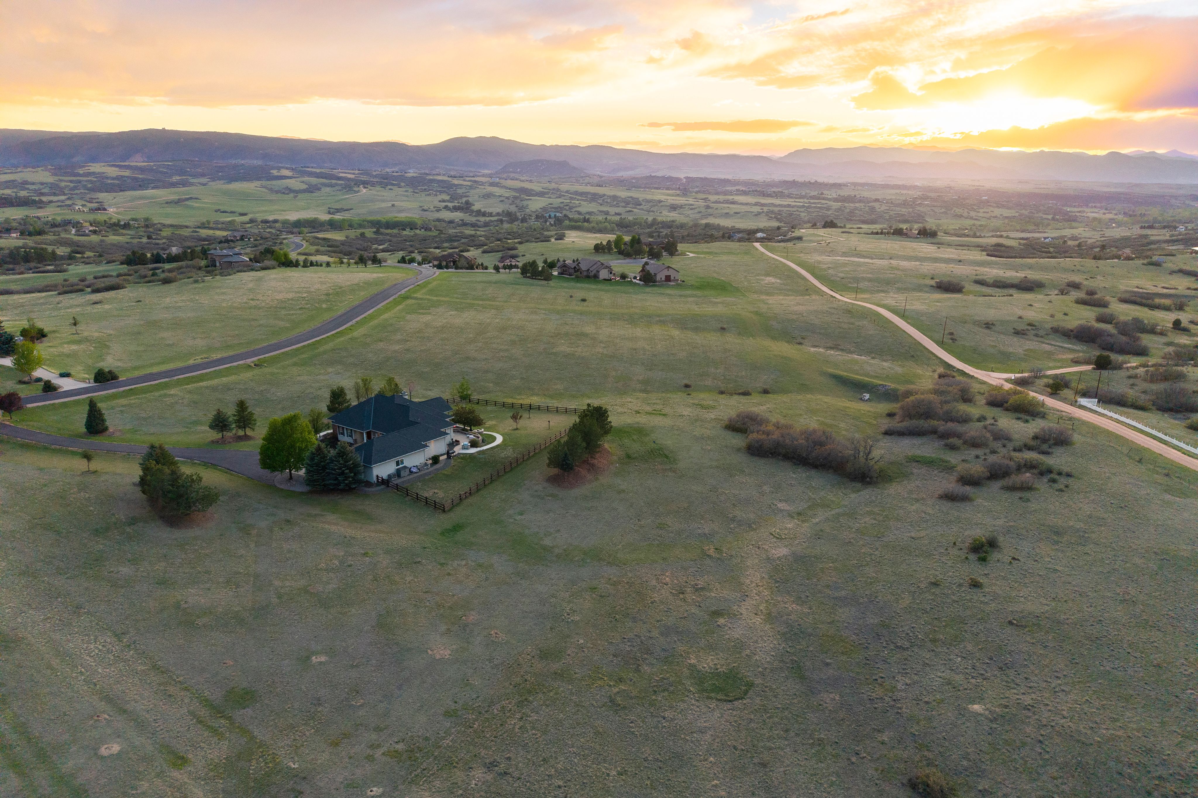  Set on five scenic acres with sweeping Front Range views - 物件實景