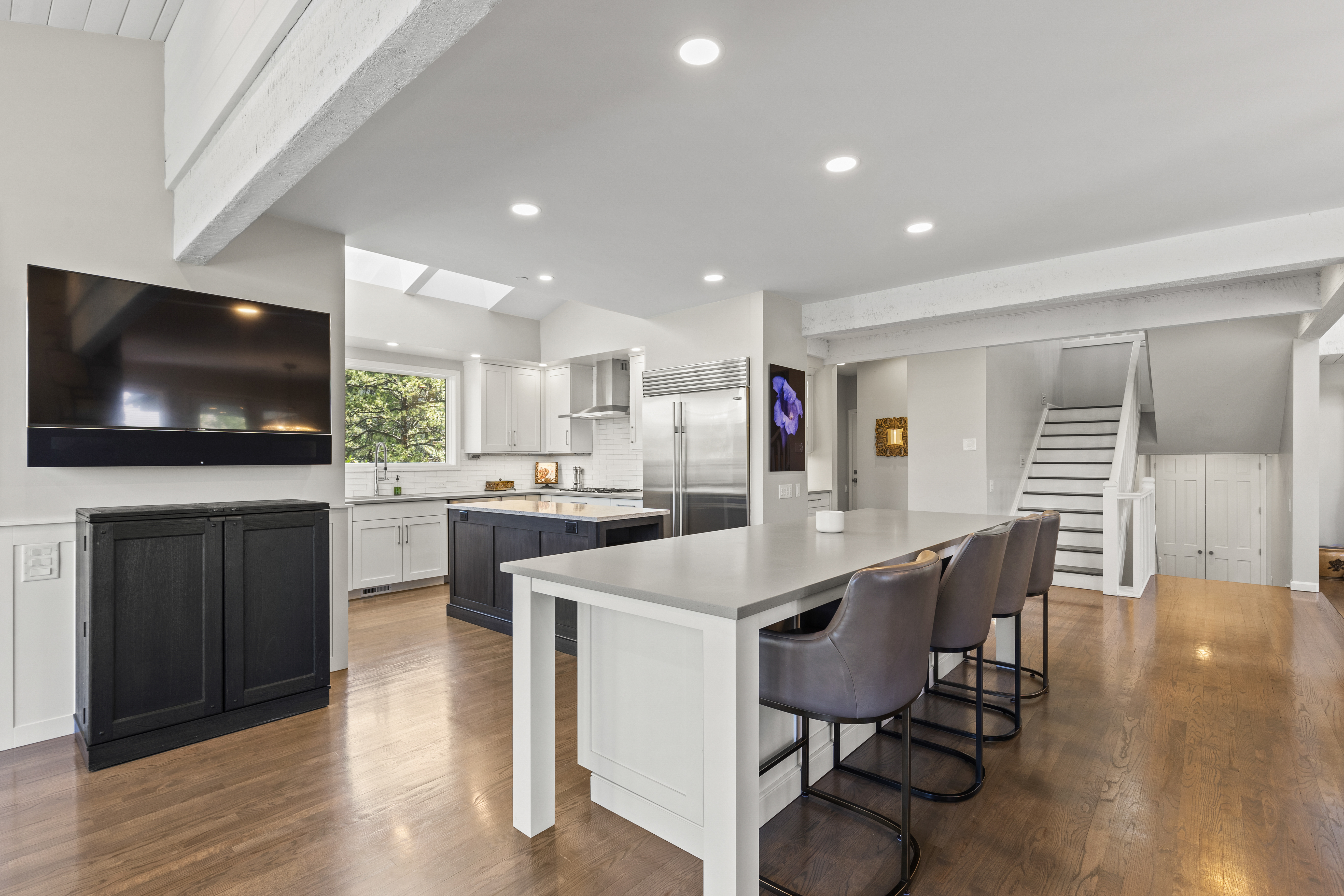  Exquisitely Updated Home - 物件實景