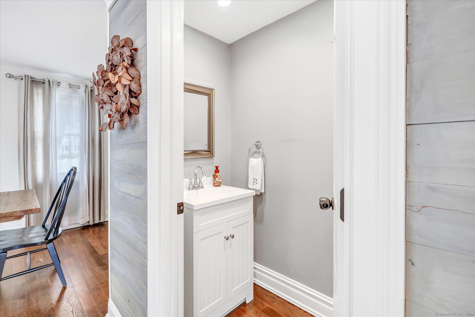 Stratford, Connecticut, 06614, United States, 3 Bedrooms Bedrooms, ,2 BathroomsBathrooms,Residential,For Sale,1978049