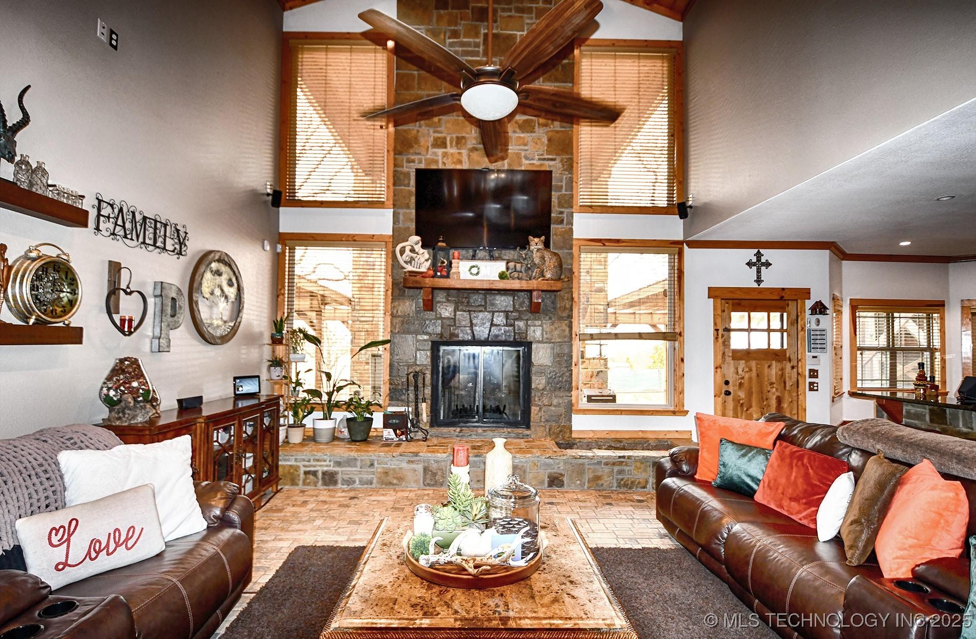 Sallisaw, Oklahoma, 74955, United States, 3 Bedrooms Bedrooms, ,3 BathroomsBathrooms,Residential,For Sale,2009698