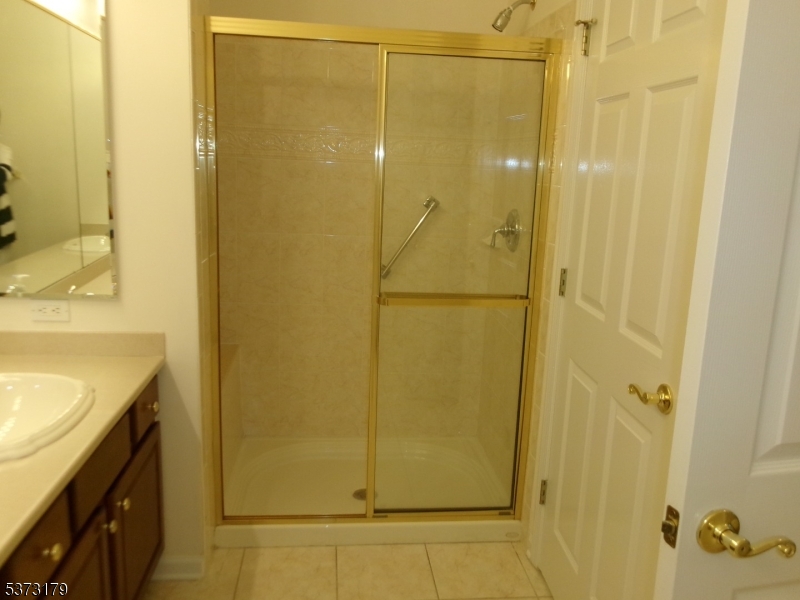 Wayne Twp., New Jersey, 07470, United States, 2 Bedrooms Bedrooms, ,2 BathroomsBathrooms,Residential,For Sale,1970716