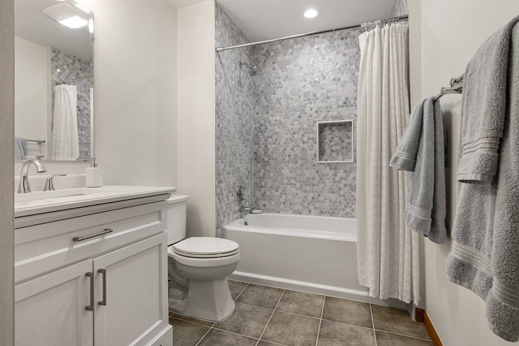 Hayesville, North Carolina, 28904, United States, 4 Bedrooms Bedrooms, ,3 BathroomsBathrooms,Residential,For Sale,1983096