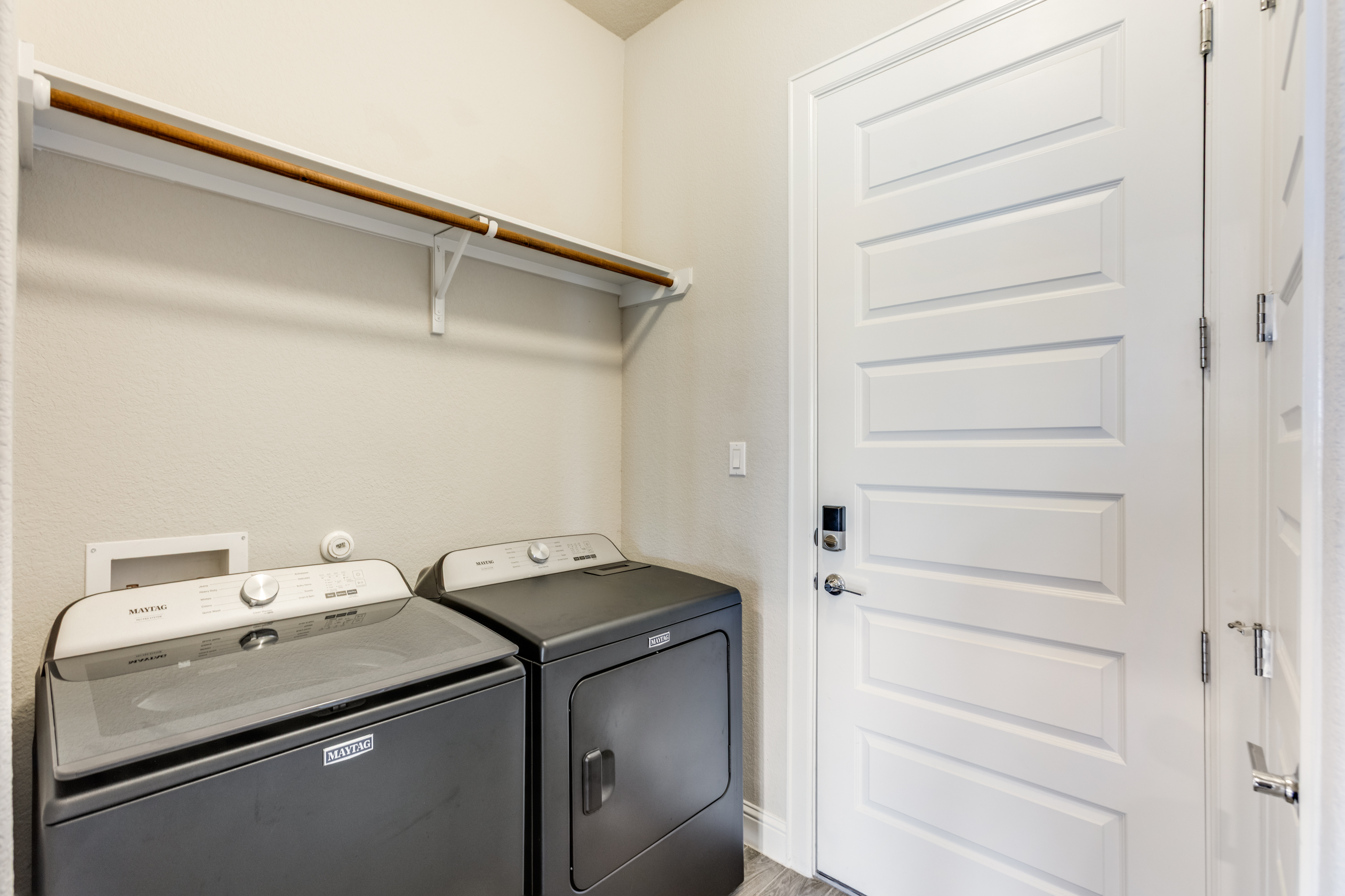  Sophisticated Open-Concept Living - 物件實景