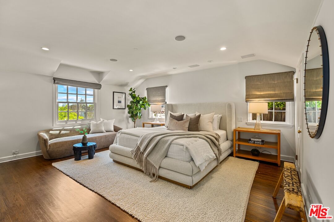 Los Angeles, California, 90046, United States, 3 Bedrooms Bedrooms, ,3 BathroomsBathrooms,Residential,For Sale,1906693