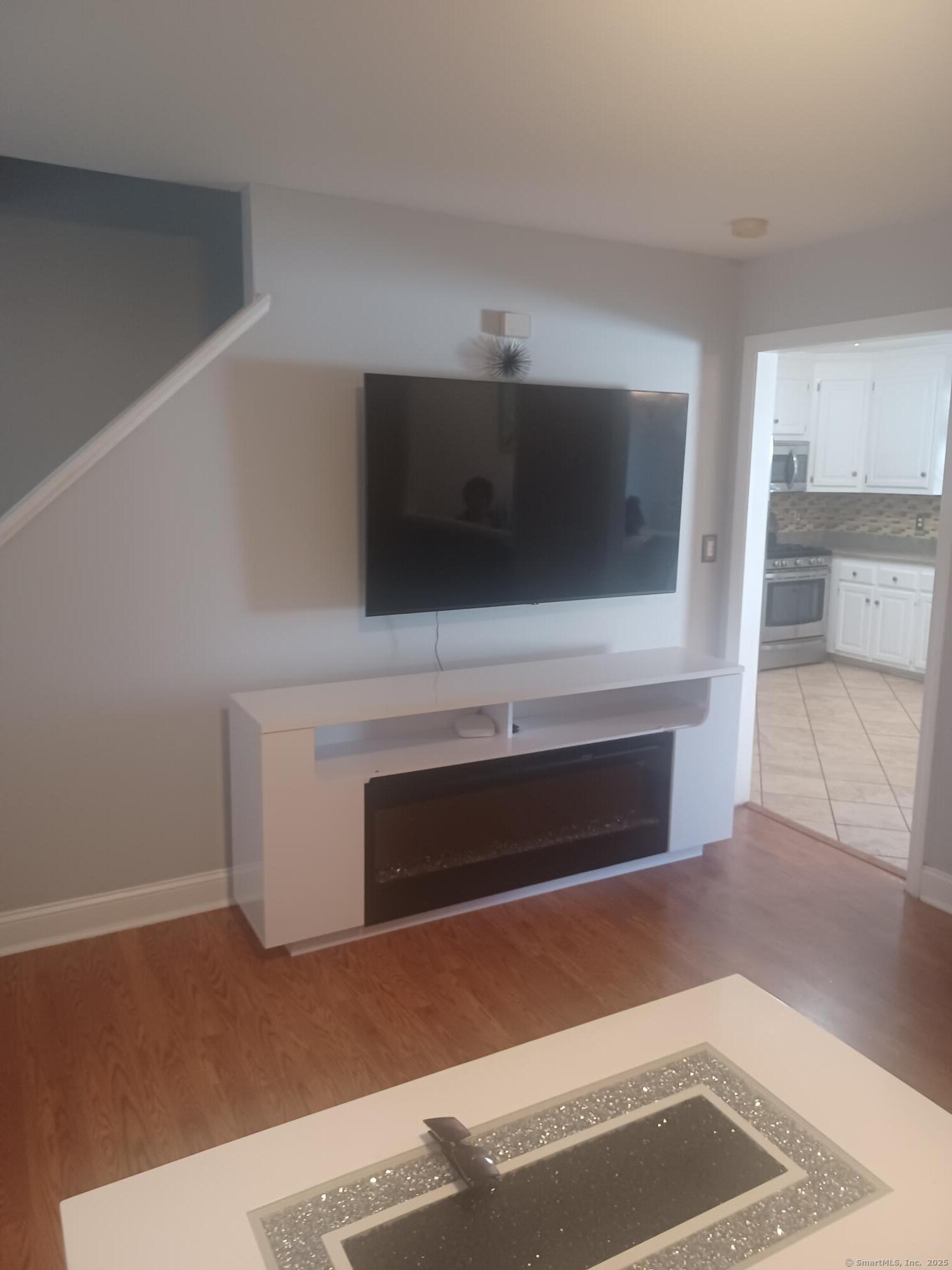 Stratford, Connecticut, 06614, United States, 3 Bedrooms Bedrooms, ,2 BathroomsBathrooms,Residential,For Sale,1926191
