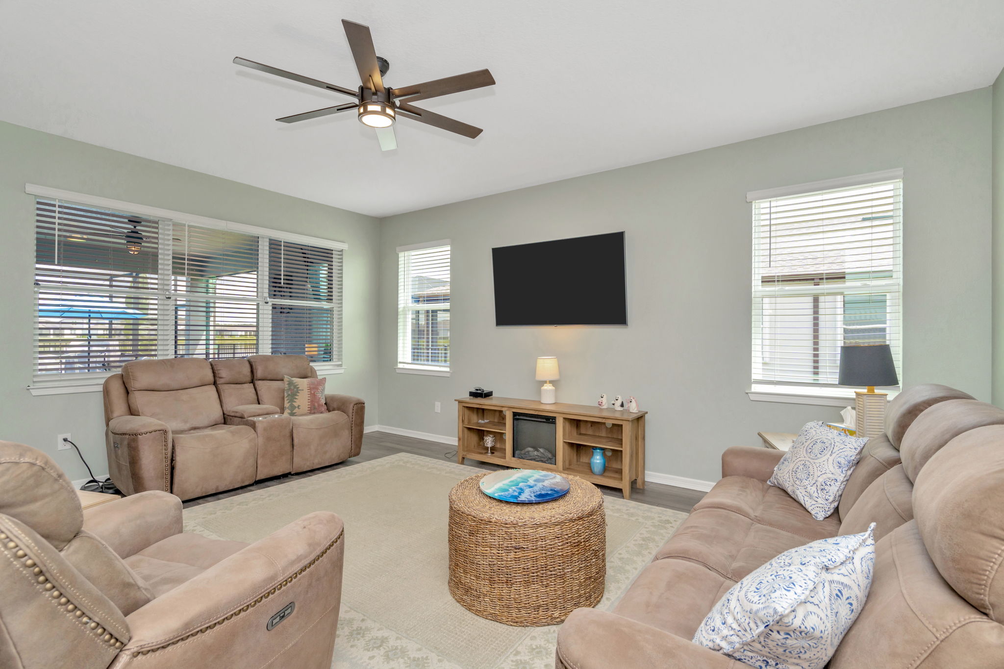 Land O' Lakes, Florida, 34638, United States, 3 Bedrooms Bedrooms, ,2 BathroomsBathrooms,Residential,For Sale,1984391