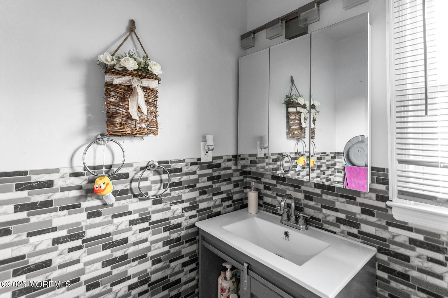 Hazlet, New Jersey, 07730, United States, 3 Bedrooms Bedrooms, ,2 BathroomsBathrooms,Residential,For Sale,1987354