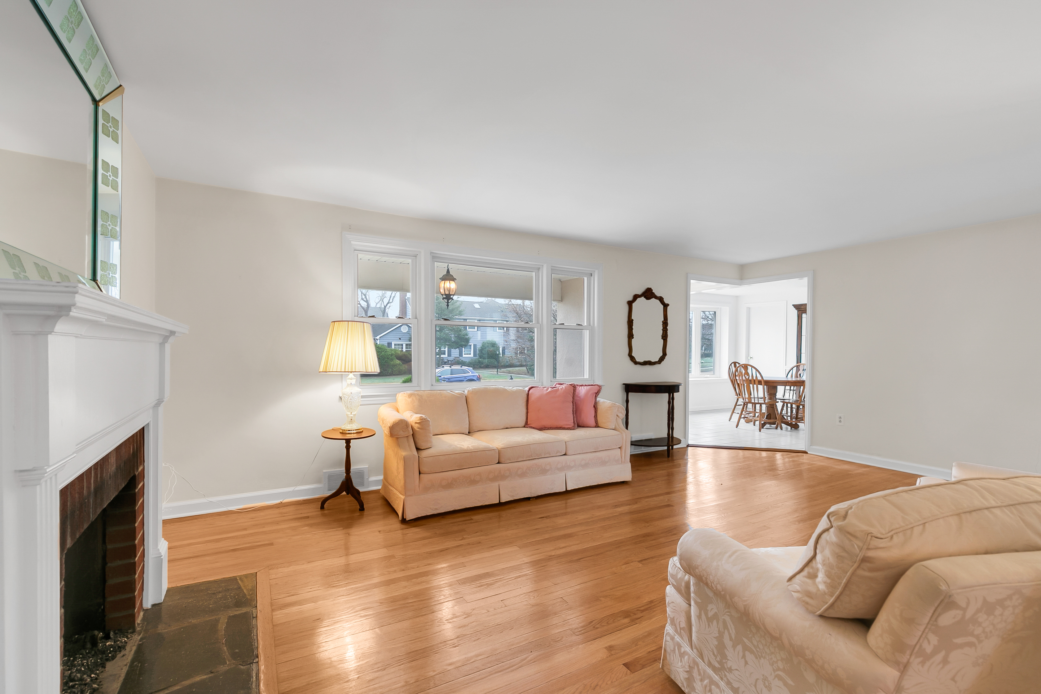  Fantastic Ranch on a Triangular  Corner Lot - 物件實景