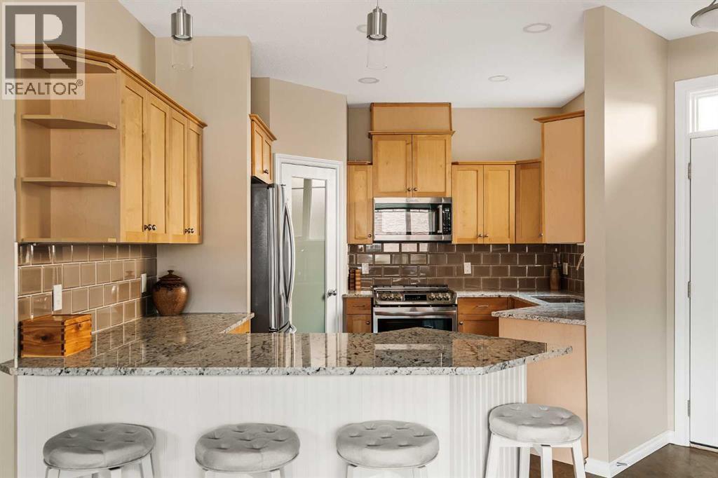 CALGARY, Alberta, T3E 2M9, CA, 2 Bedrooms Bedrooms, ,2 BathroomsBathrooms,Residential,For Sale,1949798