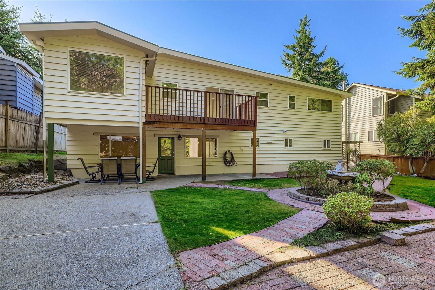 Shoreline, Washington, 98133, United States, 9 Bedrooms Bedrooms, ,1 BathroomBathrooms,Residential,For Sale,1984039