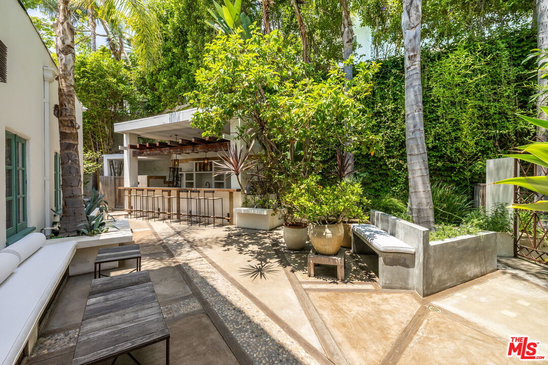 Los Angeles, California, 90069, United States, 4 Bedrooms Bedrooms, ,4 BathroomsBathrooms,Residential,For Sale,1911596