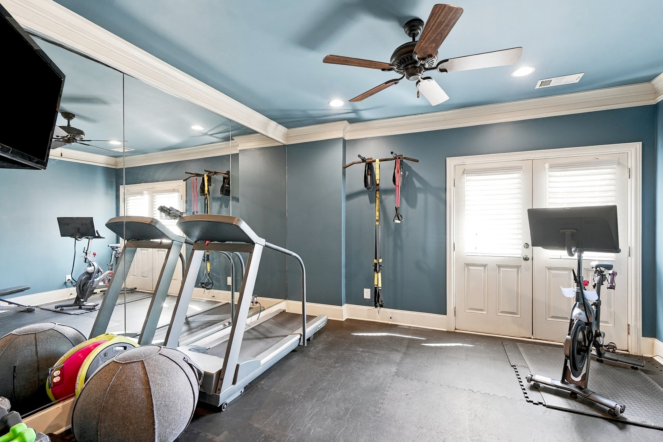  Exceptional Custom-Built Home with Theater, Full Bar and Private Gym - 物件實景
