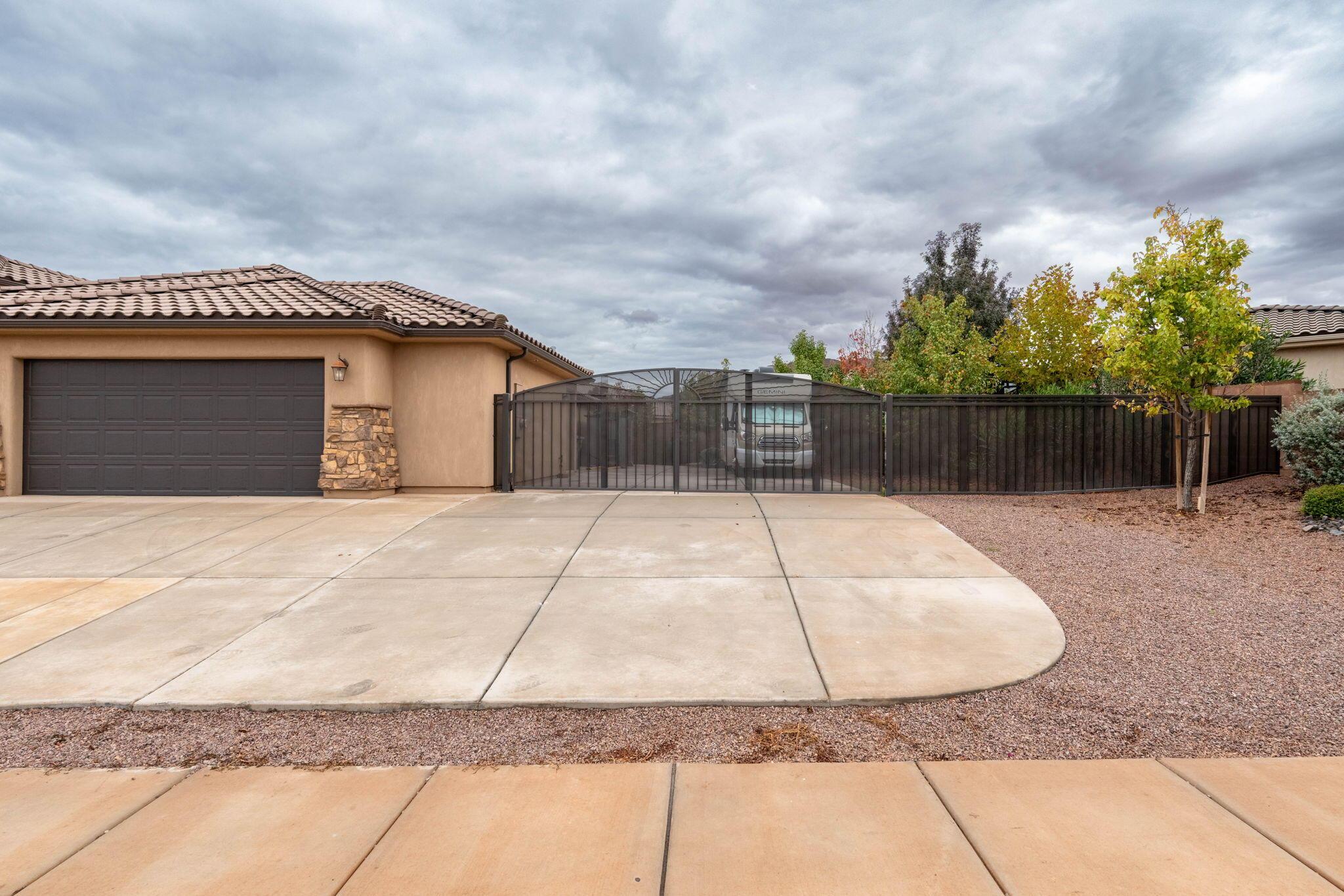 Washington, Utah, 84780, United States, 3 Bedrooms Bedrooms, ,4 BathroomsBathrooms,Residential,For Sale,1995130