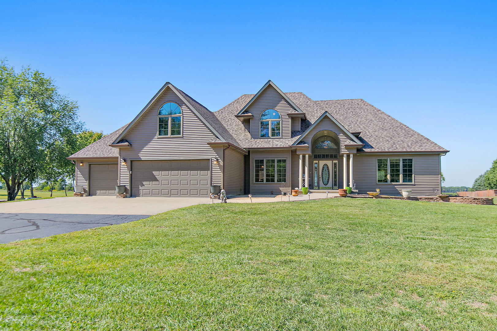 Custer Park, Illinois, 60481, United States, 4 Bedrooms Bedrooms, ,3 BathroomsBathrooms,Residential,For Sale,1977920