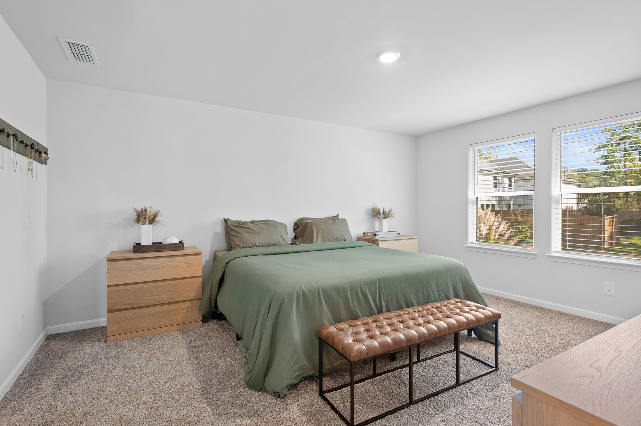  Move-In-Ready Living with a Home Office and Media Loft - 物件實景