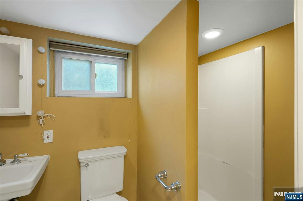 Ridgefield, New Jersey, 07657, United States, 4 Bedrooms Bedrooms, ,3 BathroomsBathrooms,Residential,For Sale,1925884