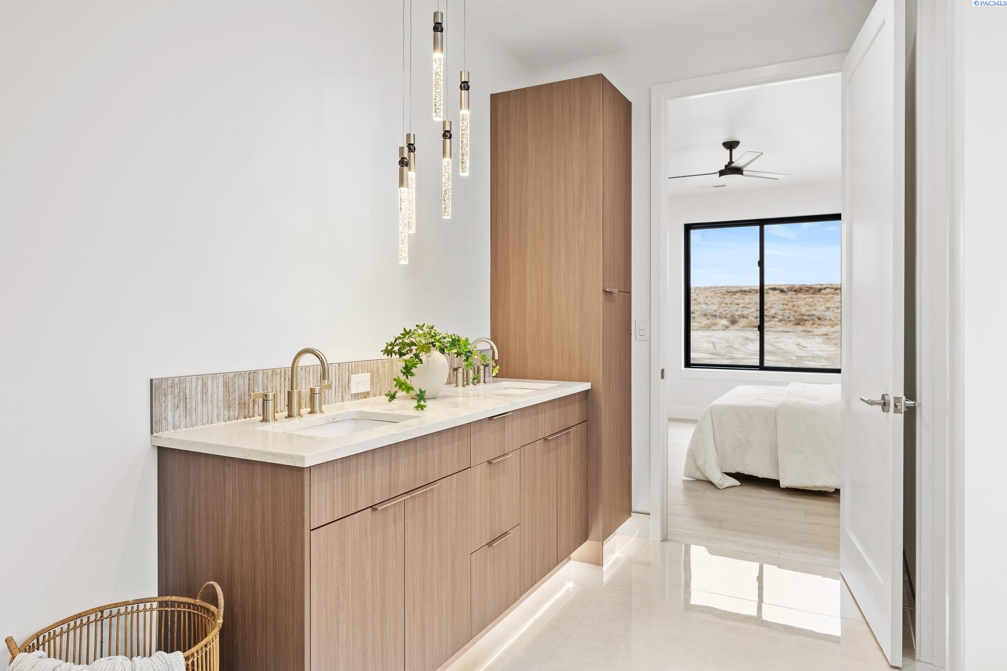 Richland, Washington, 99352, United States, 4 Bedrooms Bedrooms, ,2 BathroomsBathrooms,Residential,For Sale,2000118