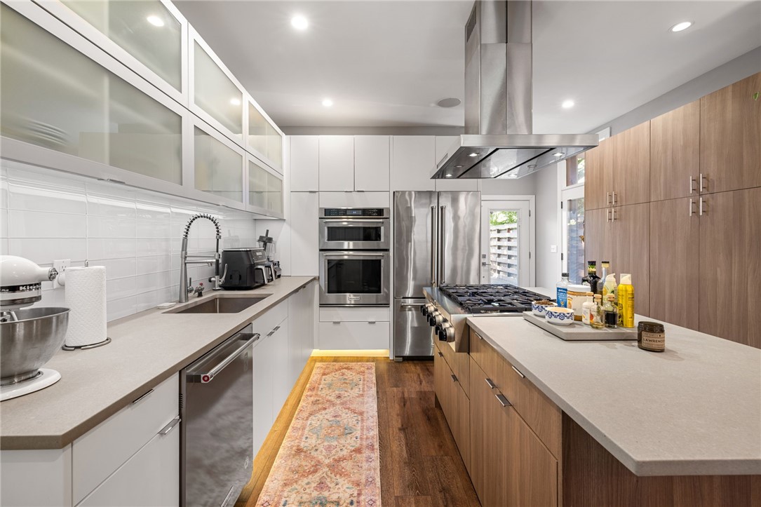 East Liberty, Pennsylvania, 15206, United States, 4 Bedrooms Bedrooms, ,4 BathroomsBathrooms,Residential,For Sale,1950996
