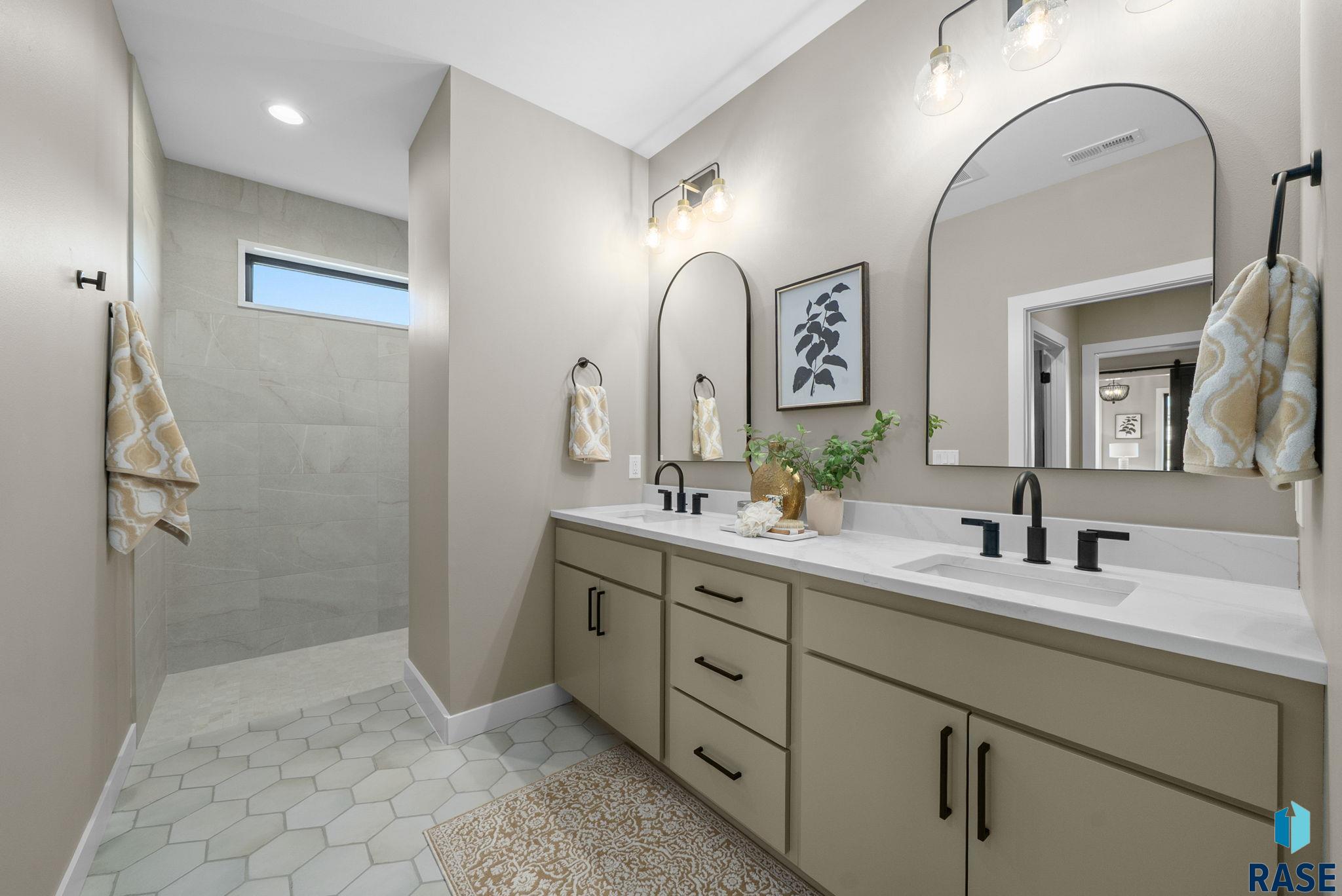 Sioux Falls, South Dakota, 57110, United States, 3 Bedrooms Bedrooms, ,3 BathroomsBathrooms,Residential,For Sale,2001465