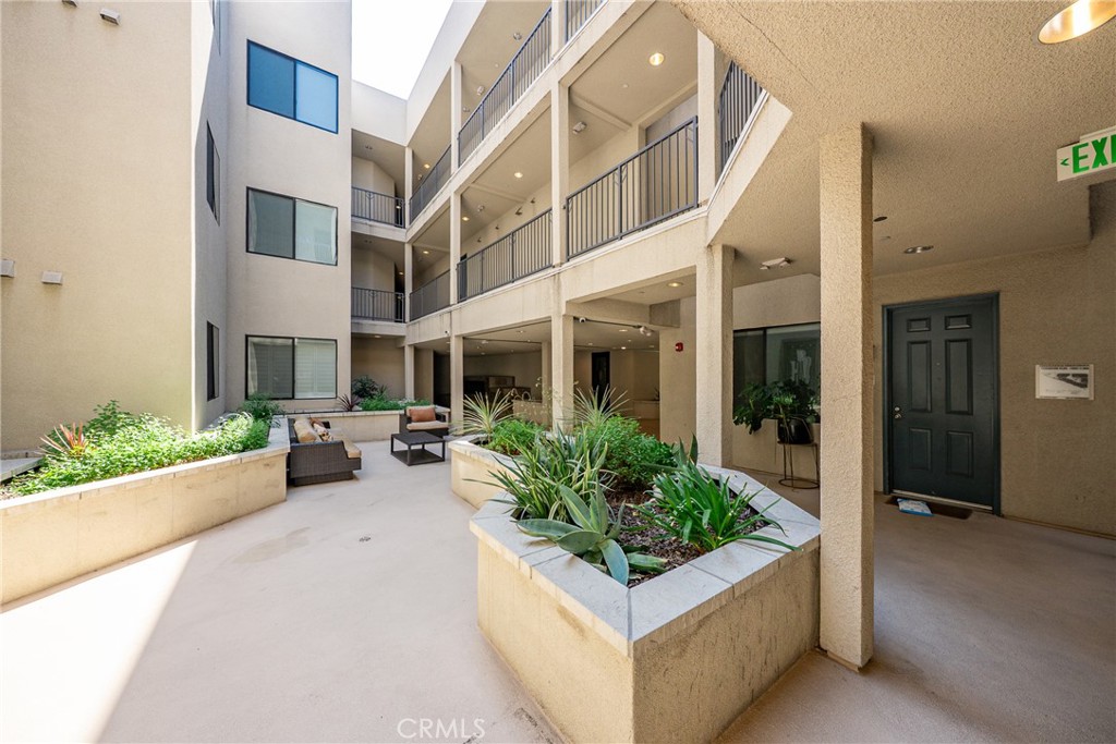 Glendale, California, 91205, United States, 2 Bedrooms Bedrooms, ,2 BathroomsBathrooms,Residential,For Sale,1950855