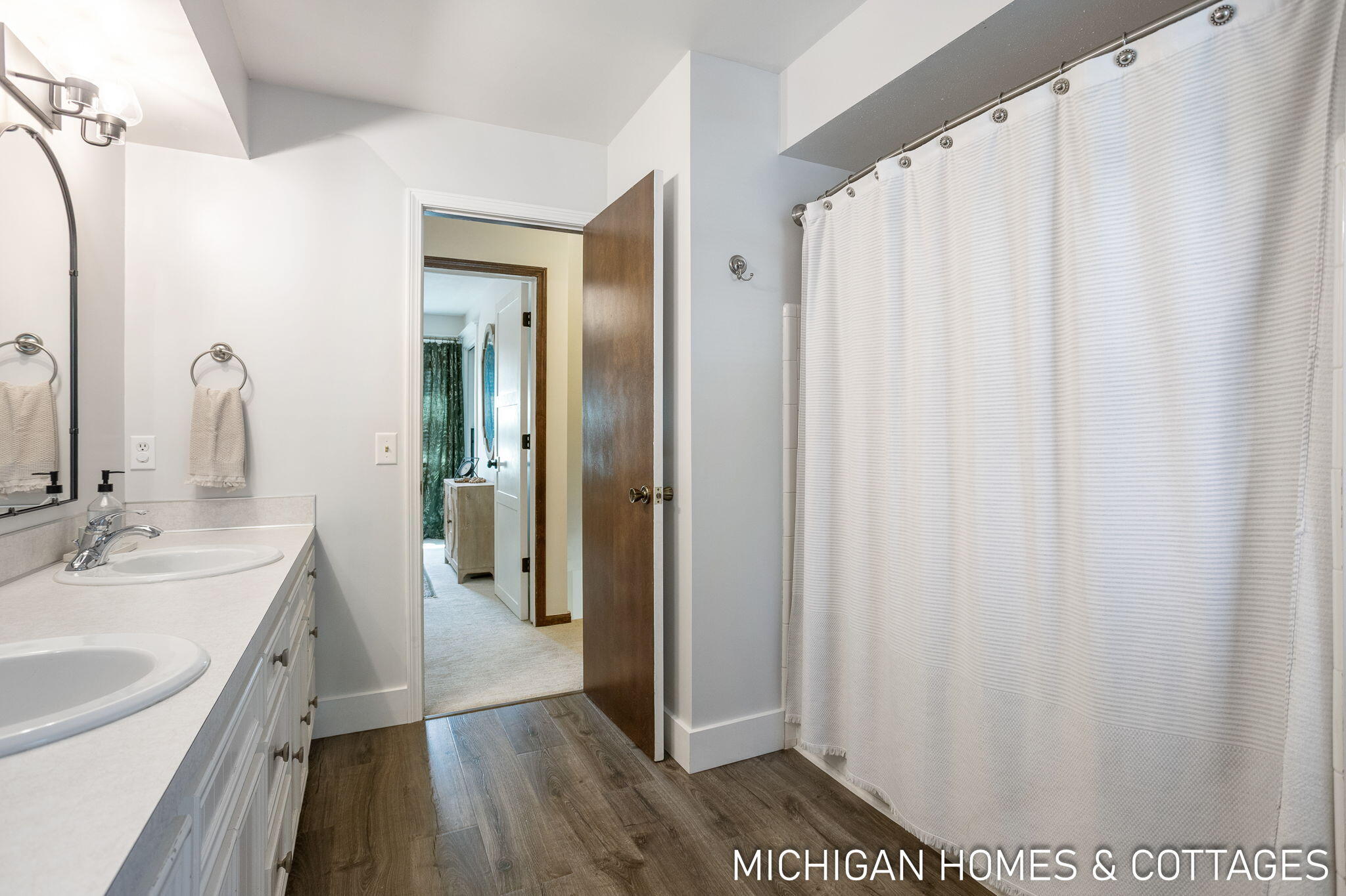 Jenison, Michigan, 49428, United States, 4 Bedrooms Bedrooms, ,3 BathroomsBathrooms,Residential,For Sale,1932274