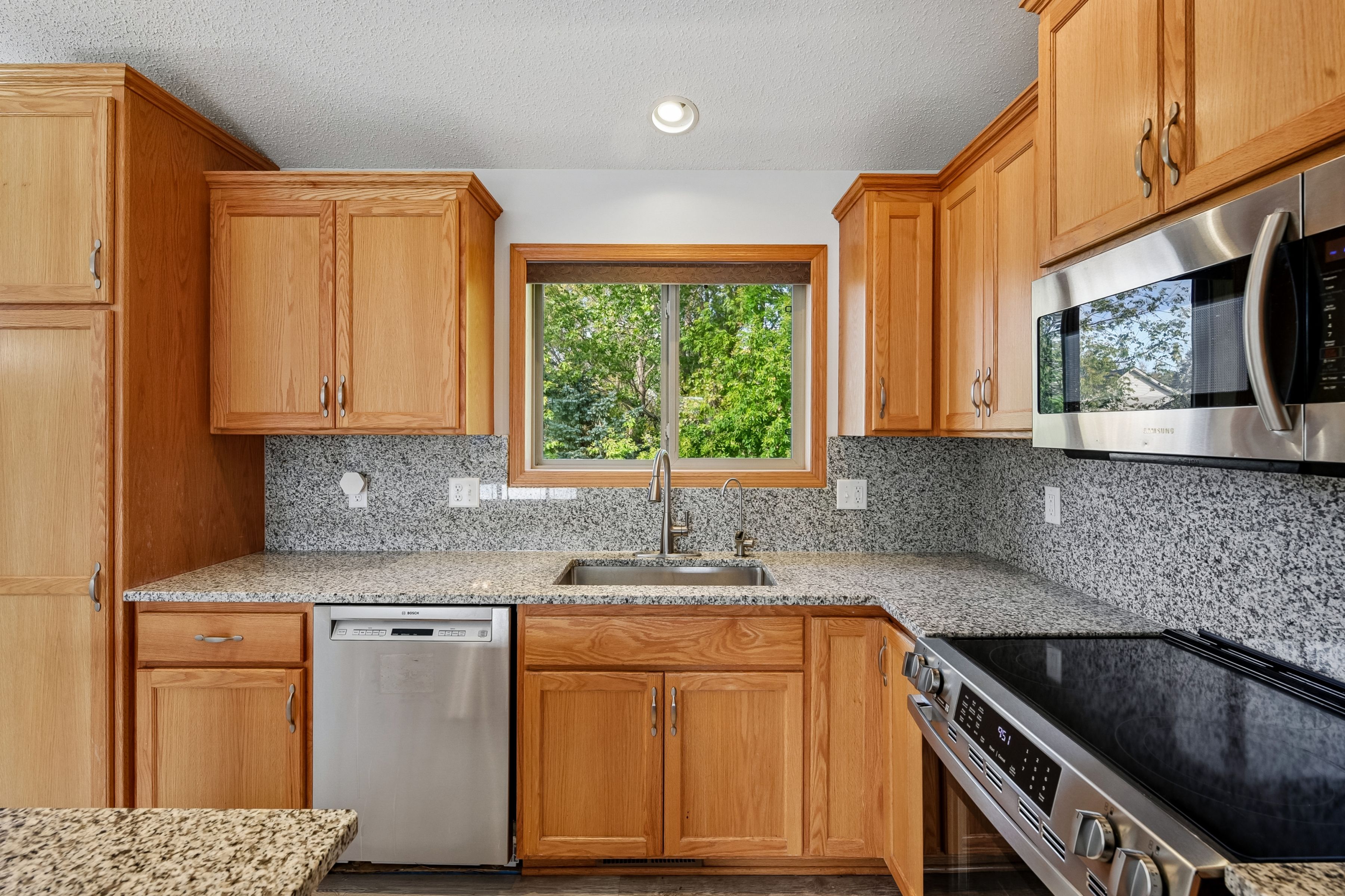  Refreshed Home in Lovely Farmington Location - 物件實景