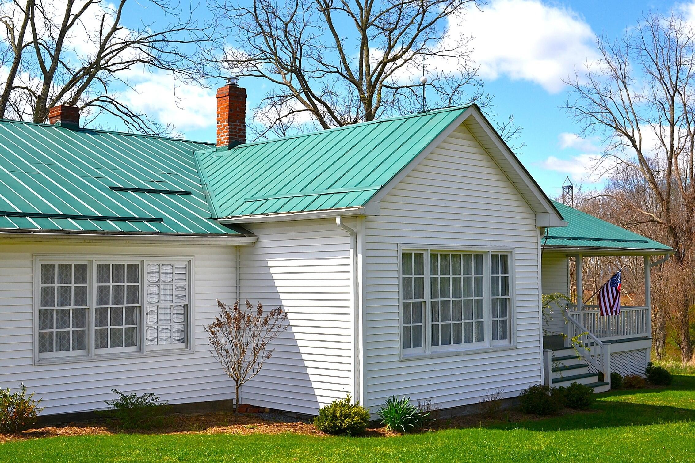 Alderson, West Virginia, 24910, United States, 3 Bedrooms Bedrooms, ,4 BathroomsBathrooms,Residential,For Sale,1751308