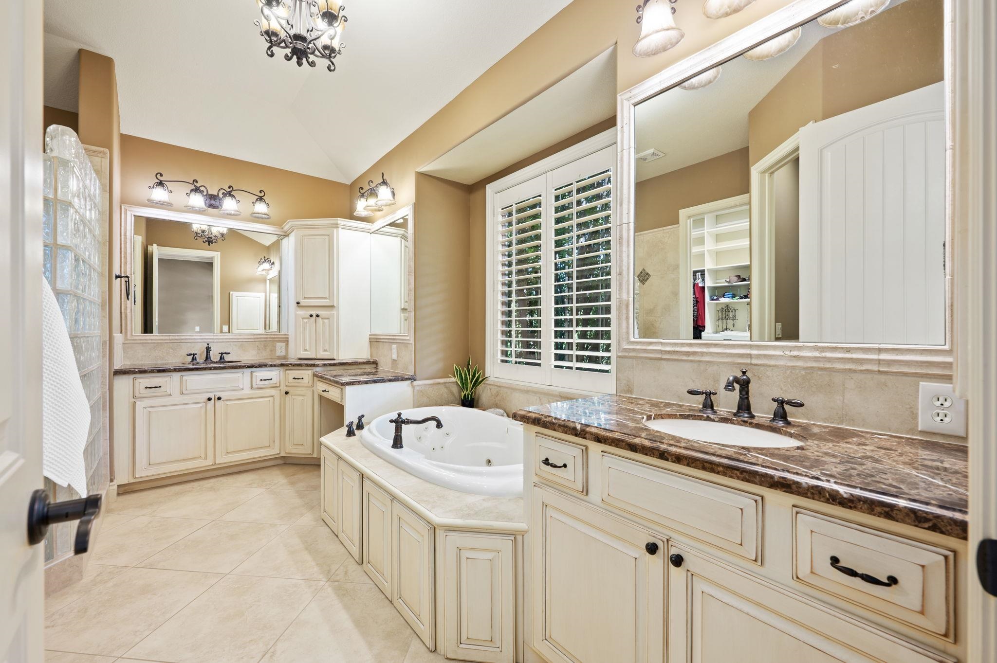 Wichita, Kansas, 67228, United States, 5 Bedrooms Bedrooms, ,5 BathroomsBathrooms,Residential,For Sale,1862397