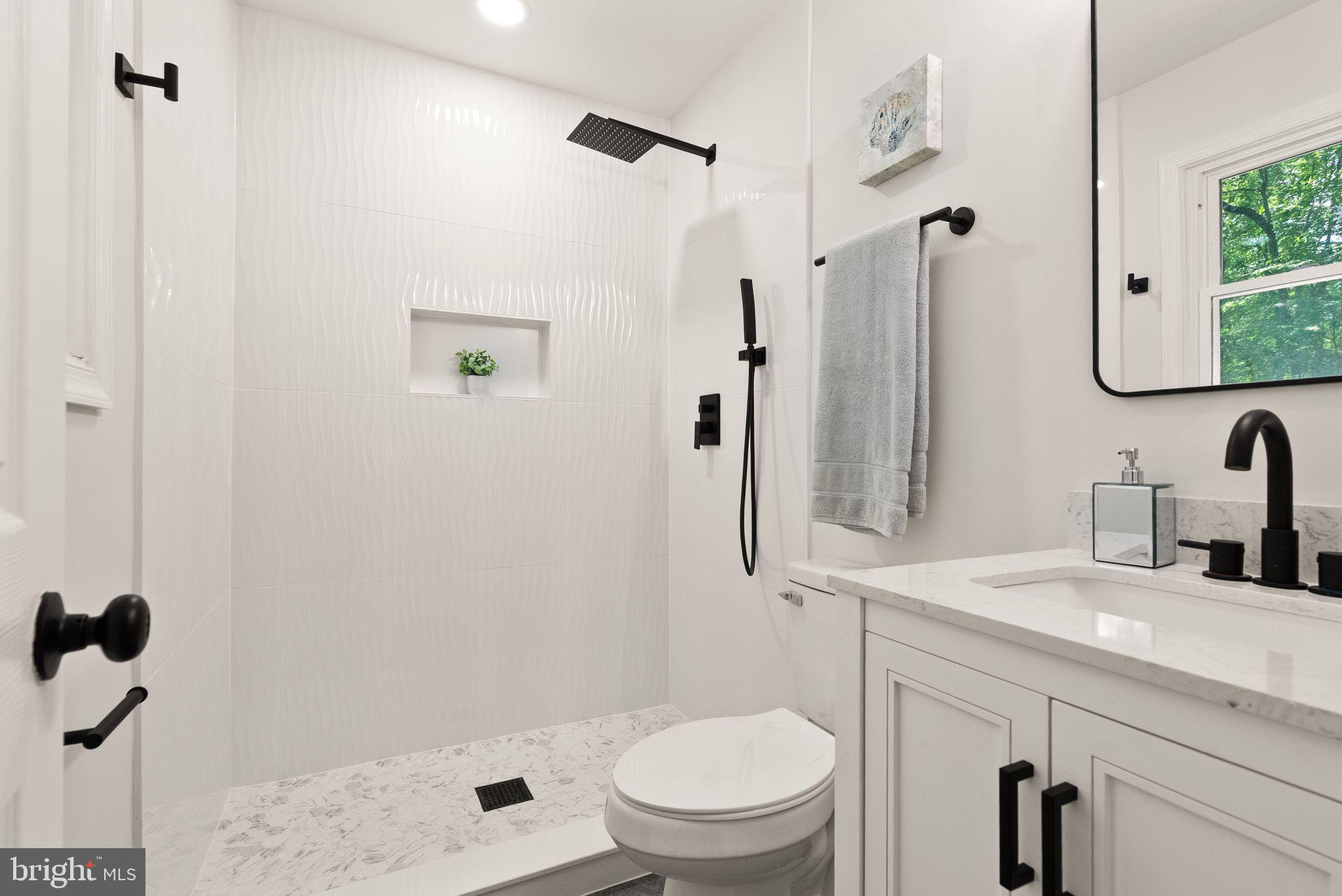 Woodbridge, Virginia, 22193, United States, 6 Bedrooms Bedrooms, ,3 BathroomsBathrooms,Residential,For Sale,1900588