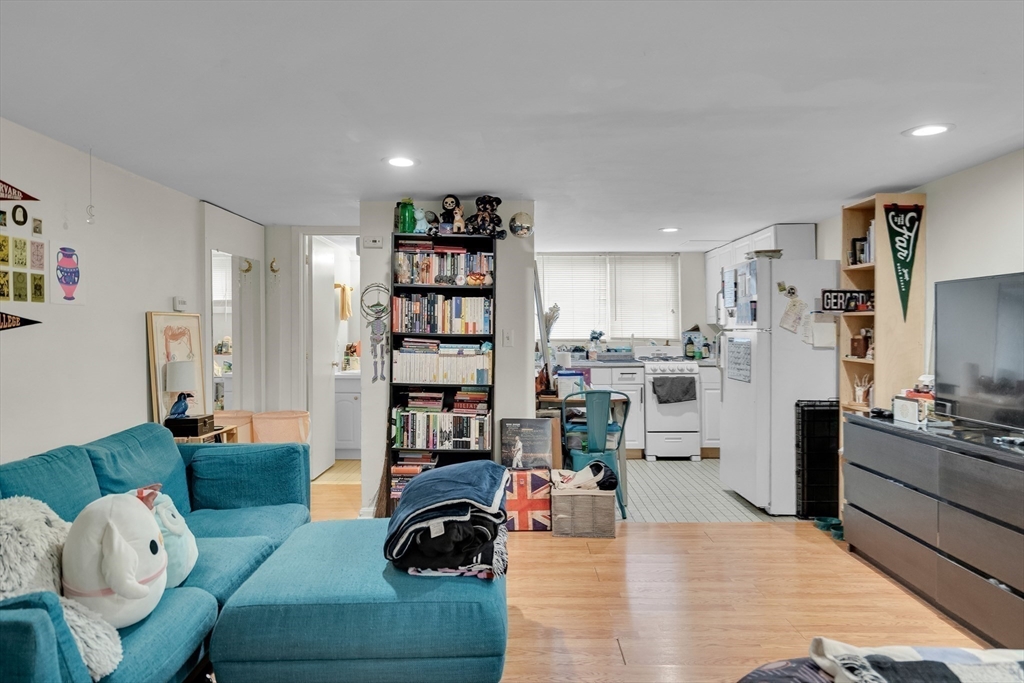 Cambridge, Massachusetts, 02138, United States, 20 Bedrooms Bedrooms, ,16 BathroomsBathrooms,Residential,For Sale,1898572