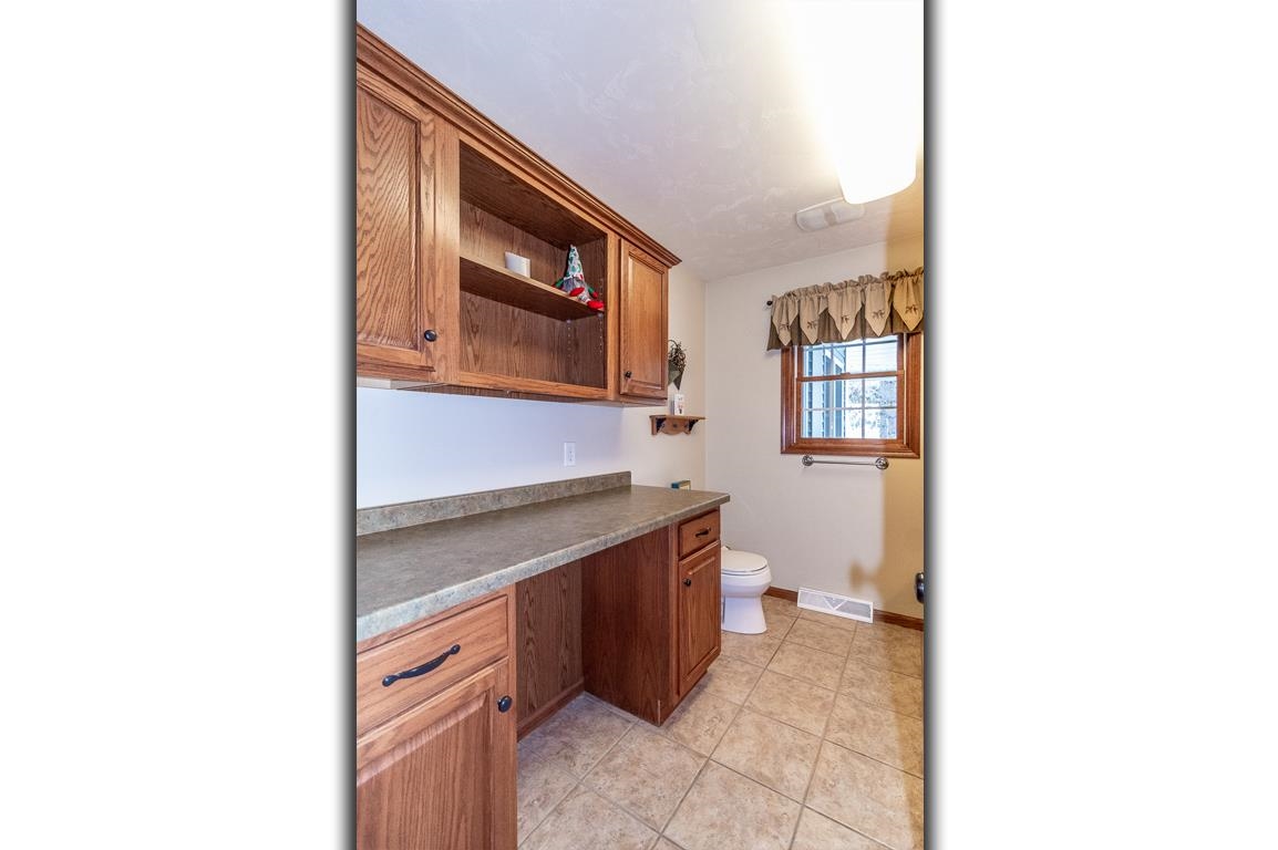 New London, Wisconsin, 54961-8857, United States, 4 Bedrooms Bedrooms, ,4 BathroomsBathrooms,Residential,For Sale,2001494